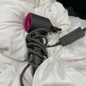 Dyson supersonic blow dryer
